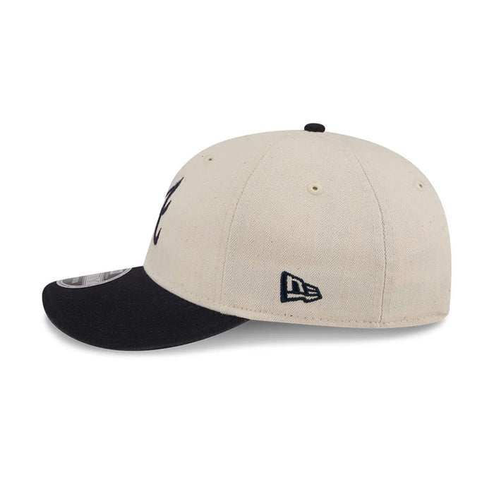 This is a Atlanta Braves MLB Americana Herringbone White Retro Crown 9FIFTY Adjustable Cap 7