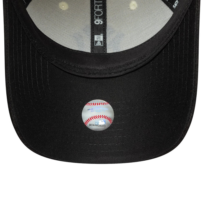 This is a New York Yankees Womens MLB Faux Suede Light Beige 9FORTY Adjustable Cap 5