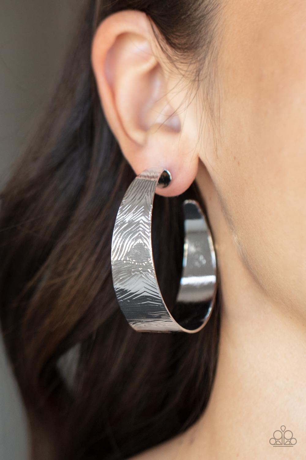 Curve Crushin - Silver Paparazzi Accessories