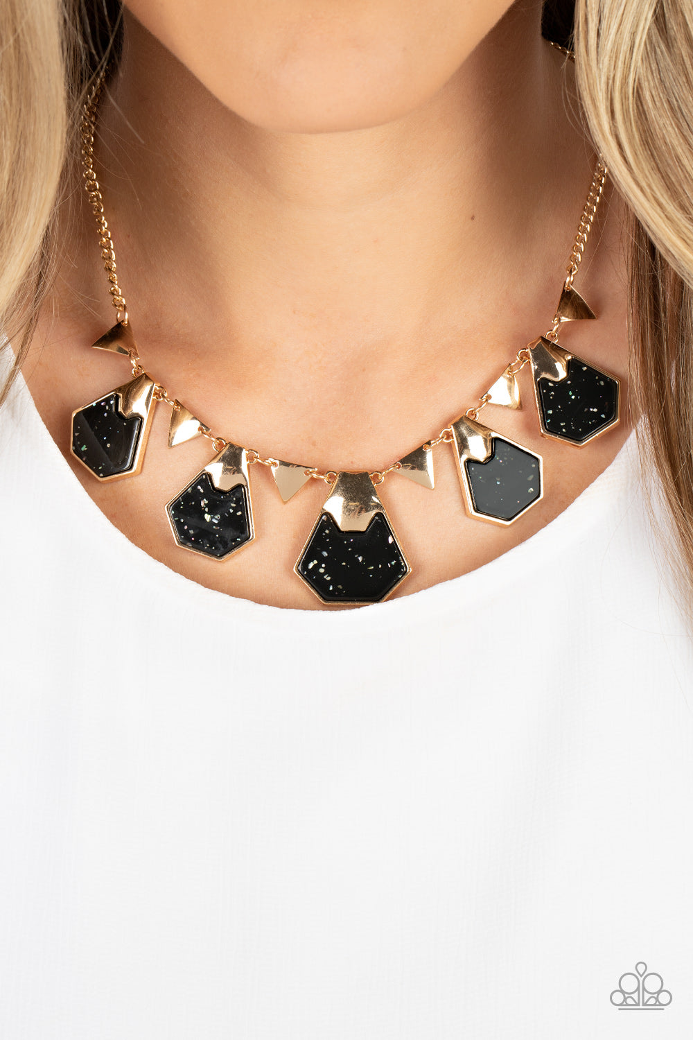 Extra Exclusive - Black Paparazzi Accessories
