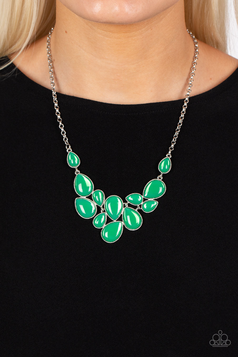 Keeps GLOWING and GLOWING - Green Paparazzi Accessories
