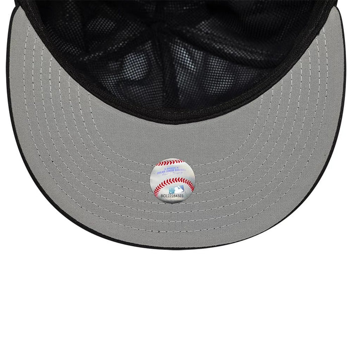 This is a Chicago White Sox MLB Gore-Tex Black 59FIFTY Fitted Cap 2
