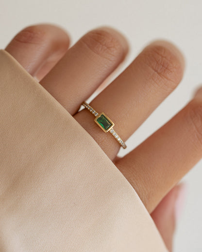 Emerald Baguette Ring w Pavé Band