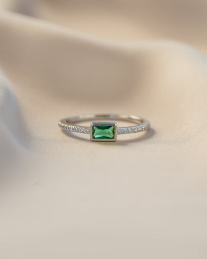 Emerald Baguette Ring w Pavé Band