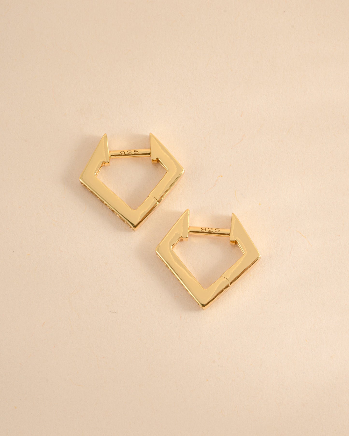 Geometric Huggies