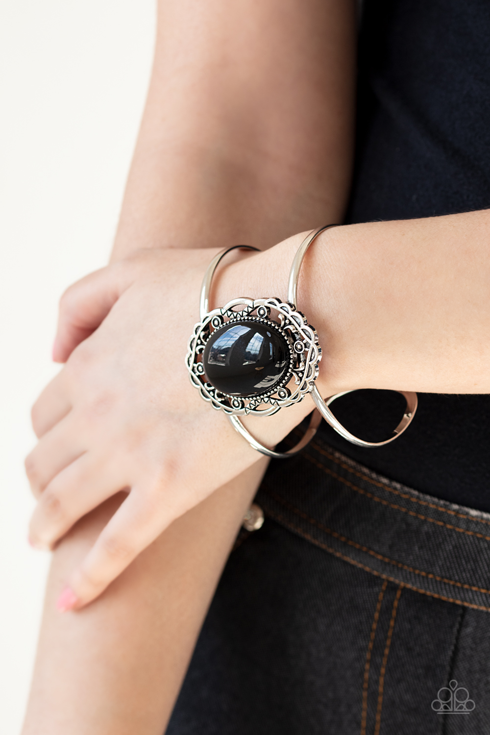 Vibrantly Vibrant - Black Paparazzi Accessories