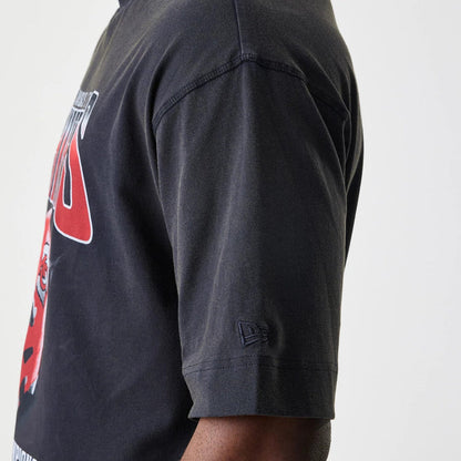 The Male model is wearing Kansas City Chiefs NFL Washed Boxy Black Oversized T-Shirt 5