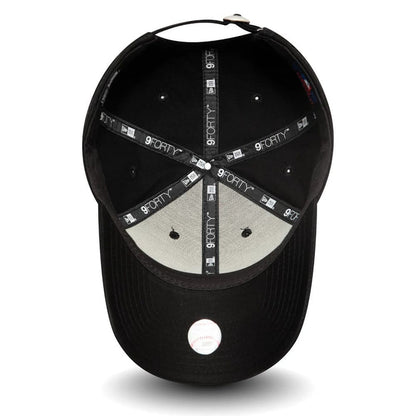 This is a LA Dodgers Essential Black 9FORTY Cap 4