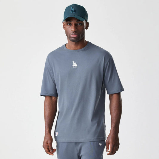 The Male model is wearing LA Dodgers MLB Midi League Essential Dark Grey Oversized T-Shirt 1