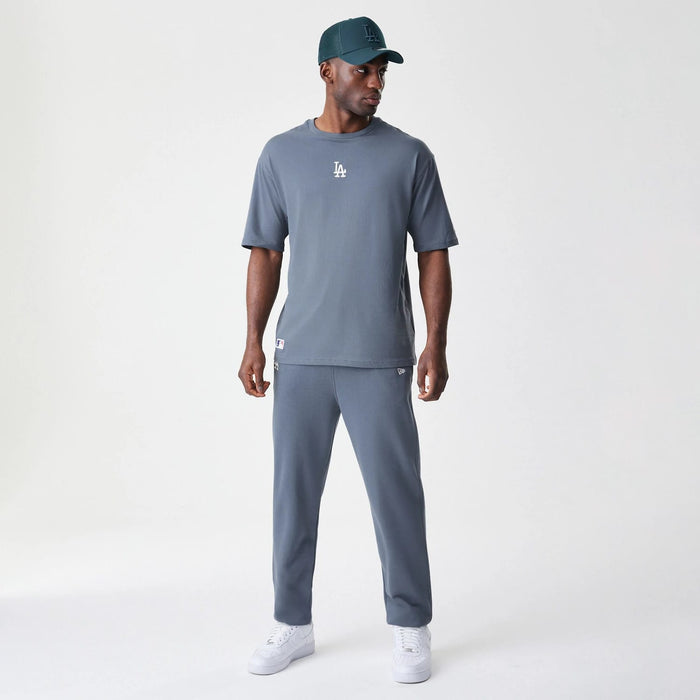 The Male model is wearing LA Dodgers MLB Midi League Essential Dark Grey Oversized T-Shirt 8