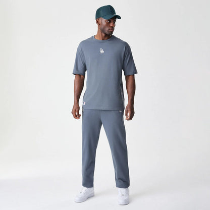 The Male model is wearing LA Dodgers MLB Midi League Essential Dark Grey Oversized T-Shirt 8