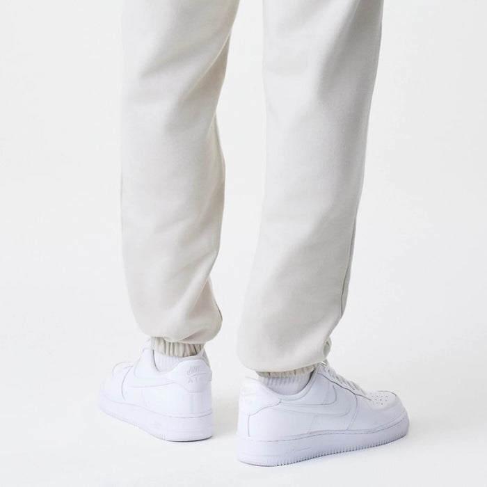 The Male model is wearing LA Lakers NBA Piping Cream Joggers 6