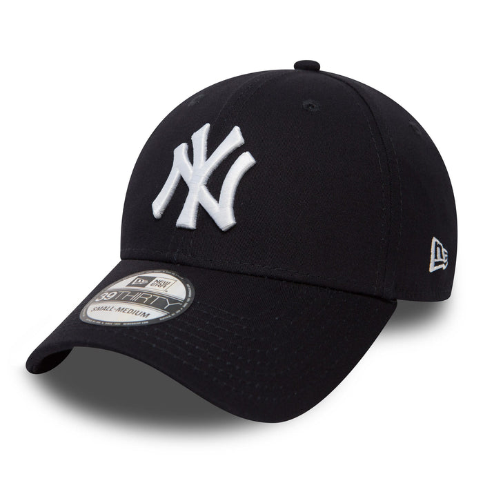 This is a New York Yankees Classic Navy 39THIRTY Cap 1
