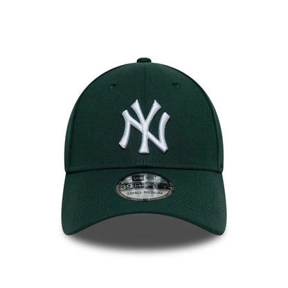This is a New York Yankees MLB Dark Green 39THIRTY Stretch Fit Cap 2