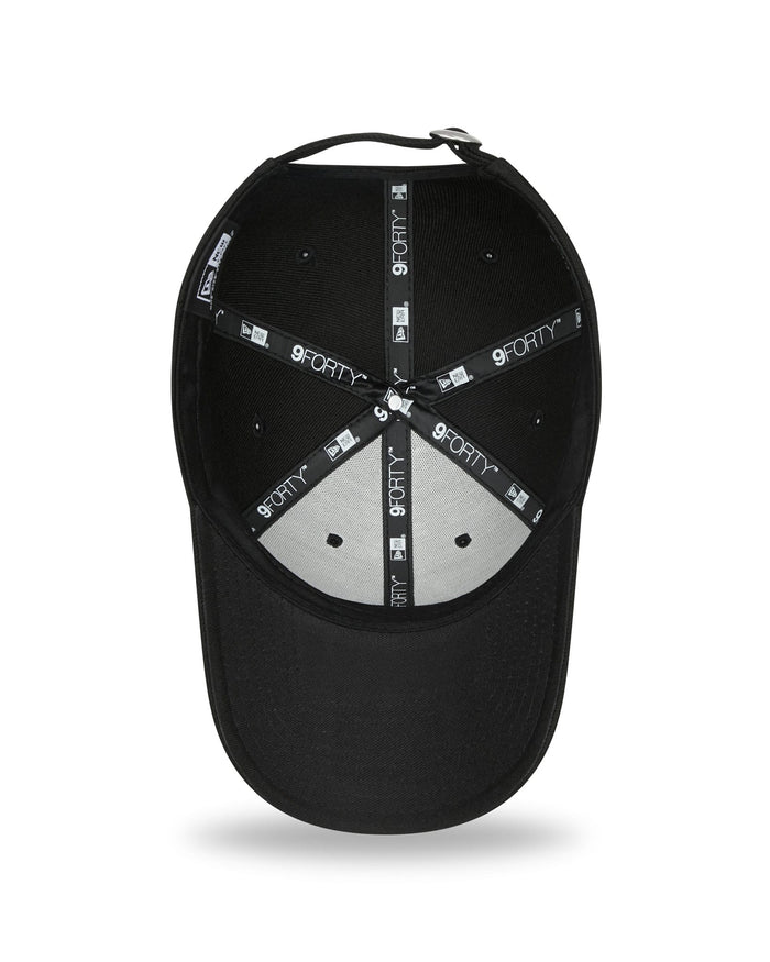 This is a New York Yankees Pop Outline Black 9FORTY Cap 5