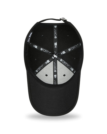 This is a New York Yankees Pop Outline Black 9FORTY Cap 5