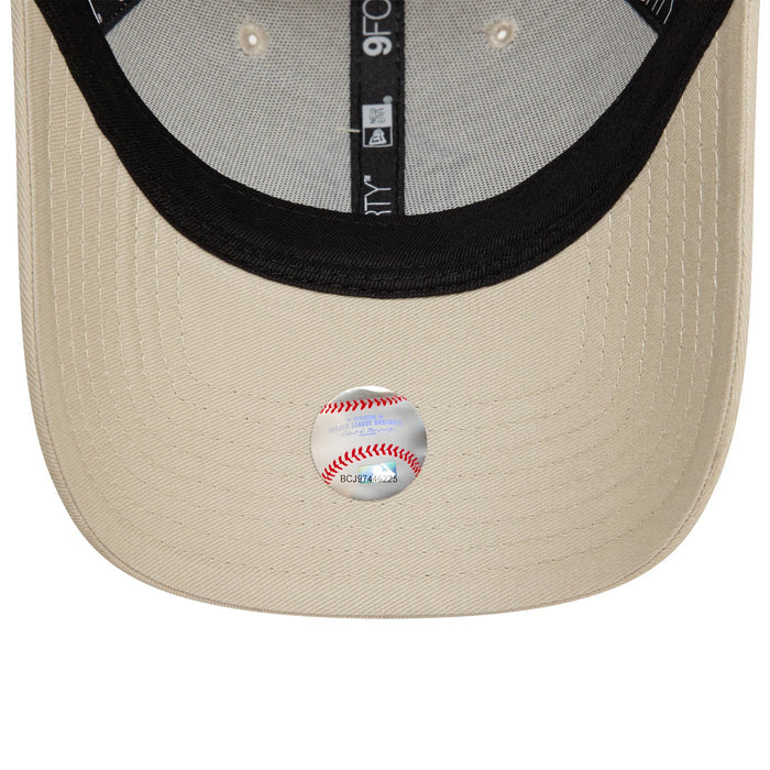 This is a New York Yankees Team Outline Cream 9FORTY Adjustable Cap 5
