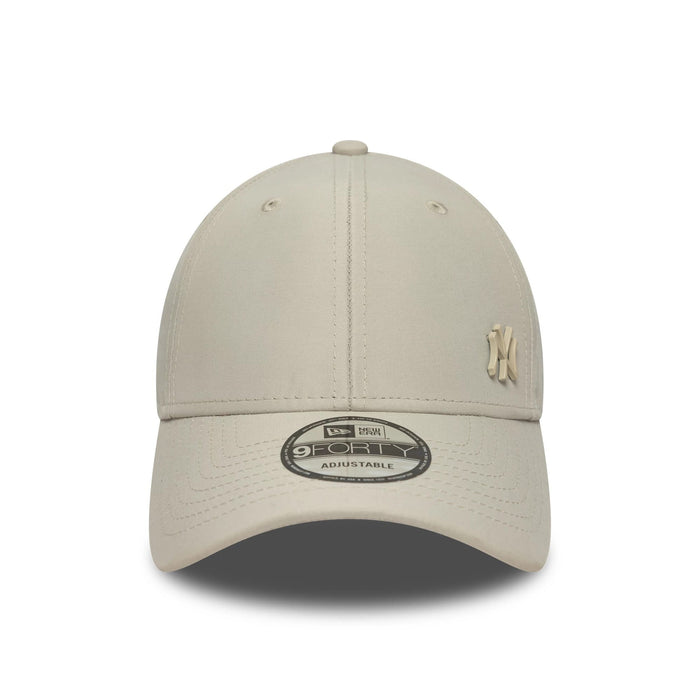 This is a New York Yankees Tonal Flawless Cream 9FORTY Adjustable Cap 2