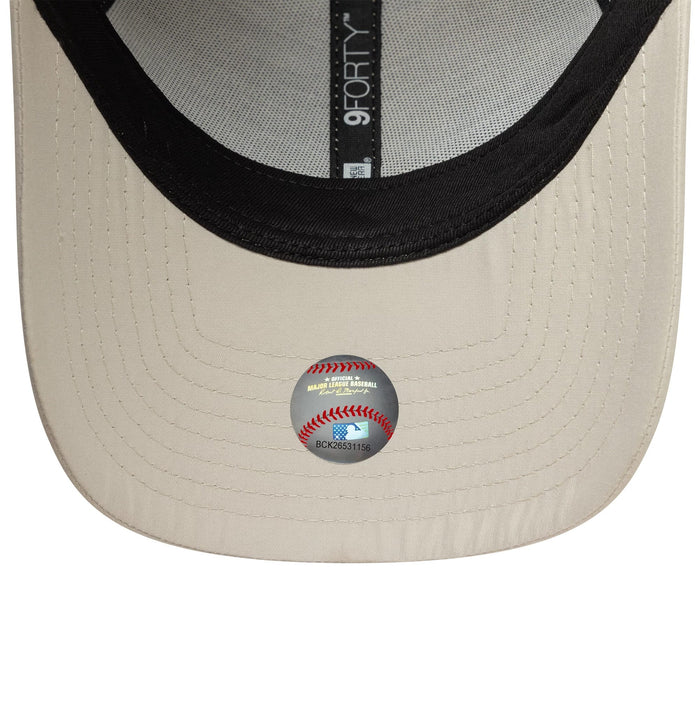 This is a New York Yankees Tonal Flawless Cream 9FORTY Adjustable Cap 5