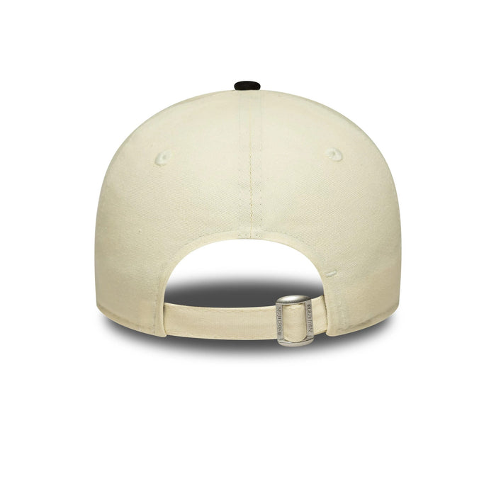 This is a New York Yankees Womens MLB Faux Suede Light Beige 9FORTY Adjustable Cap 4
