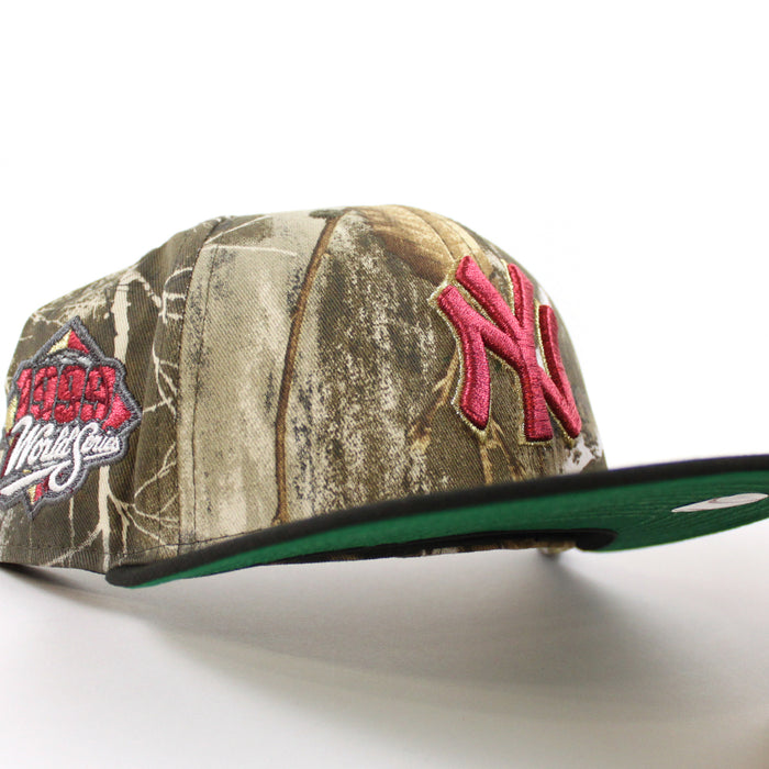🚨PRE-ORDER🚨 New York Yankees 1999 World Series New Era 59Fifty Fitted Hat (Real Tree camo Black Green Under Brim)