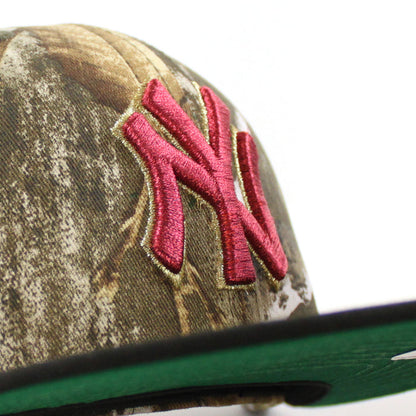 🚨PRE-ORDER🚨 New York Yankees 1999 World Series New Era 59Fifty Fitted Hat (Real Tree camo Black Green Under Brim)