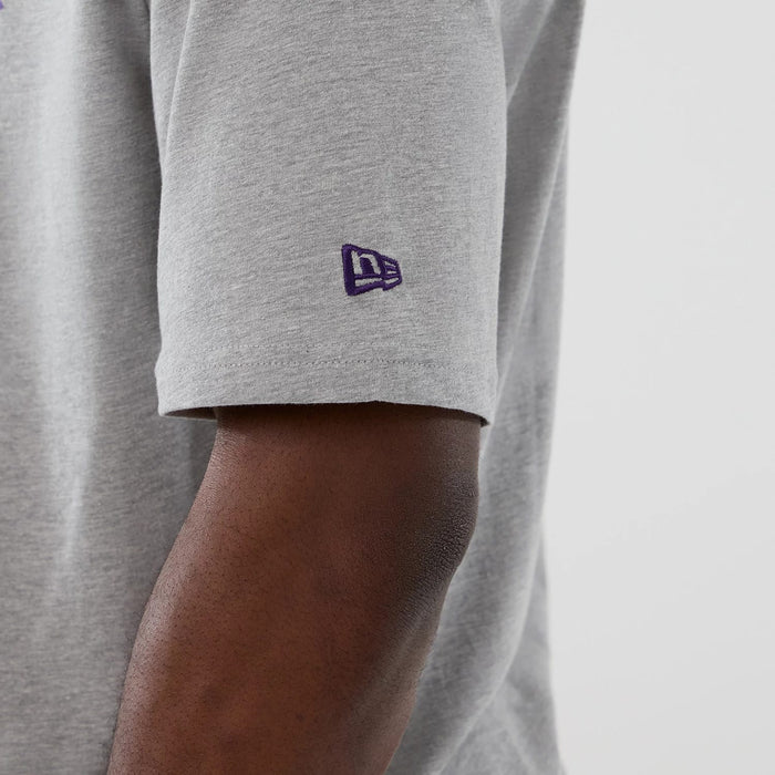 The Male model is wearing Minnesota Vikings NFL International Series Games 2025 Dublin Grey Oversized T-Shirt 6